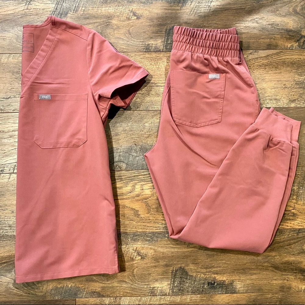 Figs Limited Edition Mauve Scrub Set